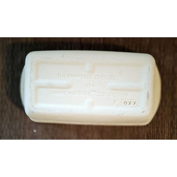 The Pampered Chef Family Heritage Stoneware Loaf Pan Beige 8.5"x4.5"x2.5" Durabl - Picture 2 of 6